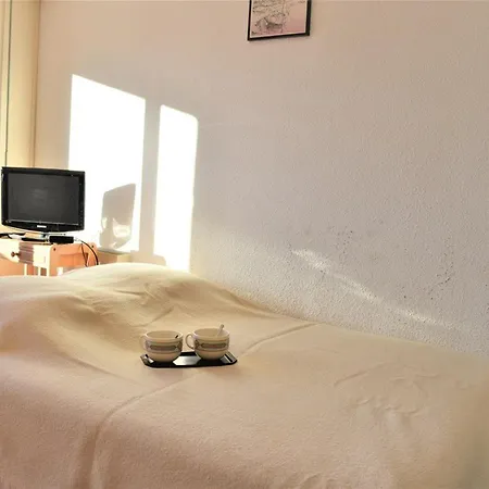 4 Couchages Proche Avec Parking Et Balcon Au Lavandou - Fr-1-251-557 Apartamento *