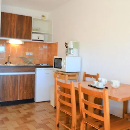 4 Couchages Proche Avec Parking Et Balcon Au Lavandou - Fr-1-251-557 Apartment