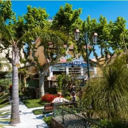 Apartment 4 Couchages Proche Avec Parking Et Balcon Au Lavandou - Fr-1-251-557 *