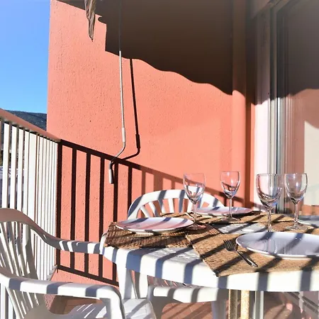 4 Couchages Proche Avec Parking Et Balcon Au Lavandou - Fr-1-251-557 *